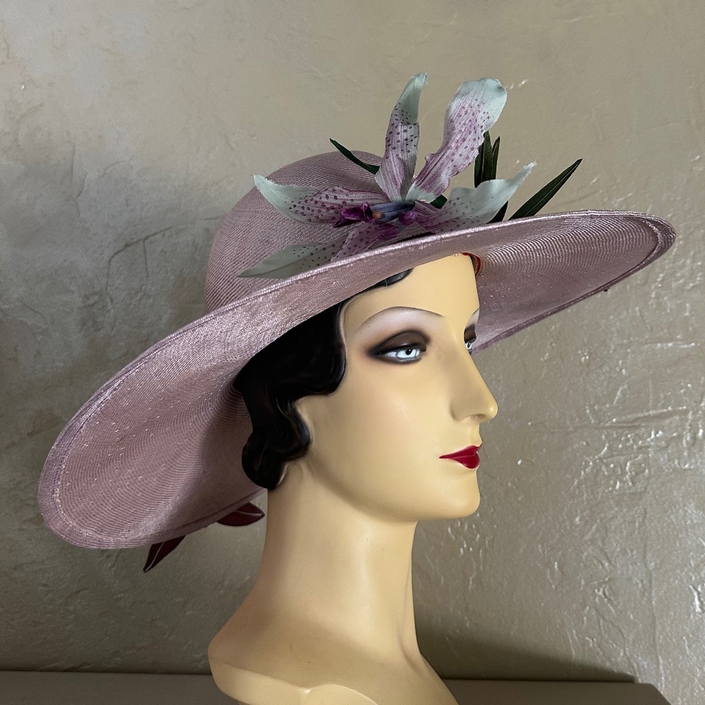 STUNNING 1960s' DESIGNER  LAVENDER STRAW WIDE BRIM HAT WITH LARGE FABRIC FLOWERS